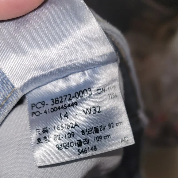 Levis Cut Off Fringe Shorts Lightwash Blue Size 14 - Picture 6 of 8